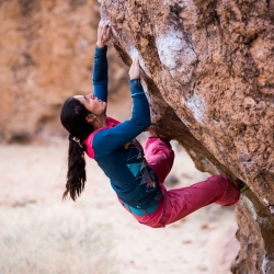 Miriam Perschmann sending "Serengeti, V5" Happy Boulders